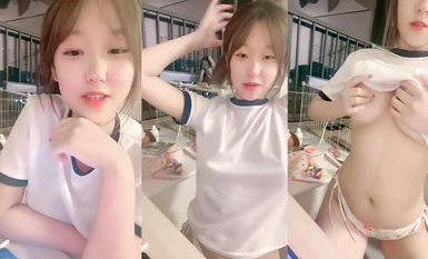 잘 생긴 젊은 여성 [Meow Lolita]는 핑크색 보지를 자위하고 보지를 고릅니다 (1)