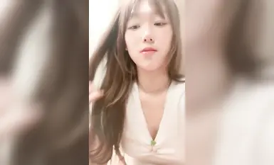 หญิงสาวหน้าตาดี [Meow Lolita] ช่วยตัวเองหีสีชมพูของเธอและเลือกหีของเธอ (5)