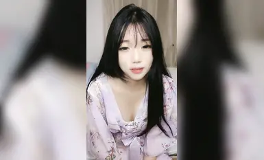 Vào tháng 7 năm 2024, một nữ sinh mới đến, [2006 Xiao Tiantian, 2006 Tiantian], một nàng tiên nhỏ thuần khiết và xinh đẹp, bất ngờ xuất hiện với thân hình trần trụi trắng trẻo, thật xinh đẹp và tuyệt vời! (2)