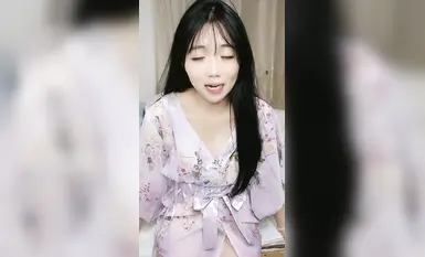 Vào tháng 7 năm 2024, một nữ sinh mới đến, [2006 Xiao Tiantian, 2006 Tiantian], một nàng tiên nhỏ thuần khiết và xinh đẹp, bất ngờ xuất hiện với thân hình trần trụi trắng trẻo, thật xinh đẹp và tuyệt vời! (2)