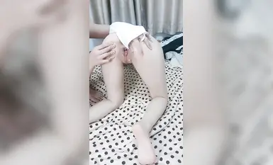 【少女十八歲】天然白花花的大奶子 無毛嫩穴一線天 最爽的舔穴 騎乘後入 是真的嫩 (2)