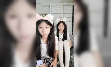 19 beradik perempuan yang tidak berdosa [糯米和小草] kostum JK, berbadan mungil dan puki yang lembut, berbogel dan menari dengan stoking putih, roti kukus nipis dan puki yang lembut, pantat dinaikkan dan telur yang bergetar