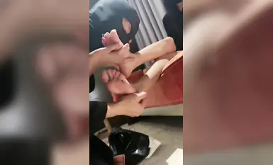 对话粗口淫荡，声音甜美极品DOM调教女王【小盐不困】门槛168私拍，舔逼SM喝尿花式调教贱男(2)