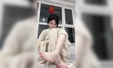 極品泄密流出 抖音12萬粉絲網紅在校美女大學生【張人o】自慰性愛不雅自拍視頻 (1)