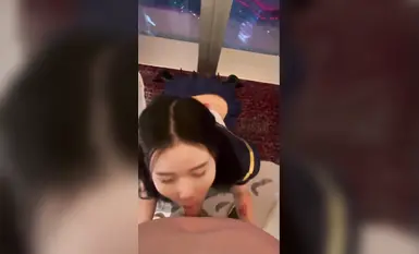 Guangzhou's best contrast girl [Qingqing], a little girl born in 2005, could not have imagined that she could be so sexy. She had sex outdoors, had sex with stockings and props in disguise, had sex in the movie theater, etc. She had a lot of fun! (2)