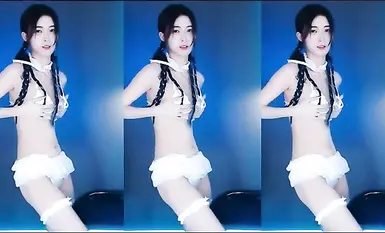 某牙重磅【阿木木】裸舞自慰掰逼洗澡特寫定製 (2)