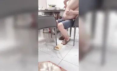 Ang super horny sex master ni Haijiao [Sister's Milk Taste] ay nag-eenjoy sa pinakamasayang buhay habang kumakain at nililigawan ang kanyang kapatid para mag-orgasm.