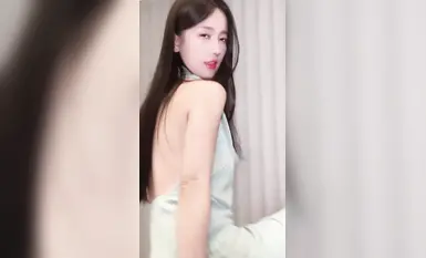 Siaran langsung Bigo [垚yáoxi] Lada Sichuan Asli [Ning Yichun] Bonjolan hampa dan separuh payudara menari secara langsung (2)