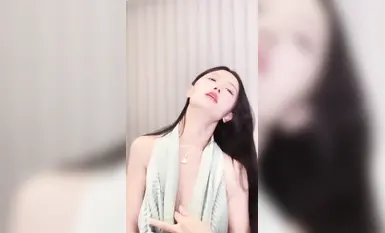 Siaran langsung Bigo [垚yáoxi] Lada Sichuan Asli [Ning Yichun] Bonjolan hampa dan separuh payudara menari secara langsung (2)