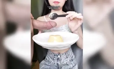 【截止8.16】重口警告！瞠目结舌！把堂妹调教成为吃精液和尿液母狗(5)