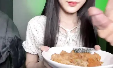 【截止8.16】重口警告！瞠目結舌！把堂妹調教成為吃精液和尿液母狗(6)