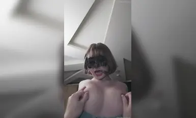 가장 대조적이고 우아한 미인 여신 "데미 아빠"는 하얗고 장밋빛 피부에 핑크빛 부드러운 몸매를 가지고 있으며 근거리에서 고화질의 큰 거시기를 관통하고 백호의 아름다운 보지에 질내 사정을합니다.