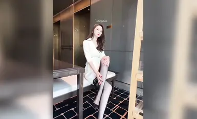 秀人网【梦心玥】 大尺度剧情模拟啪啪写真视频-冷艳女上司反被调教