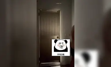 The latest leaked in August, the contrasting bitch [Emma18Y] with big breasts and big breasts on Twitter showed off her face at a high price. She bravely entered the men's toilet in a scenic supermarket and exposed her props, Ziwei, for wild sex (4)