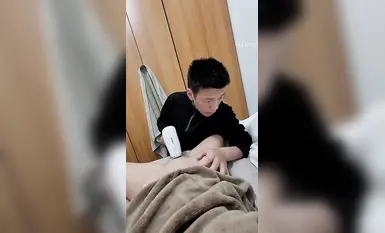 推特天然大奶虎牙妹【Zozo肉酱】与男友露脸性爱自拍视图流出，露出野战各种啪啪喷水全程露脸(4)