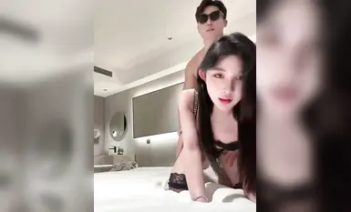 Twitter: Pelajar sukan "Sy" dari keluarga kaya - pramugari Hainan Airlines ketagih menipu dia tidak menanggalkan pakaian seragamnya selepas mendarat dan terus ke hotel untuk melakukan hubungan seks.