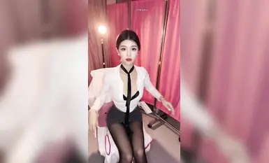 Bigo's top internet celebrity goddess [Little Doll Cat] goes into the sea and has sex without a condom and cums inside (11)