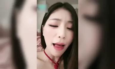 เทพธิดาผู้มีชื่อเสียงทางอินเทอร์เน็ตอันดับต้น ๆ ของ Bigo [Little Doll Cat] ลงทะเลและมีเซ็กส์โดยไม่ใช้ถุงยางอนามัยและหลั่งข้างใน (2)