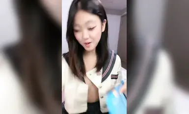 [05 Kakak Pendatang Baru] Gadis kecil rohani, gadis tulen, adik beradik menggunakan prop untuk menembusi lubang masing-masing dan melancap (1)