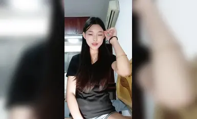 【小さなイチゴが美味しい】美乳女子大生がマンコほじっておっぱい揉んで裸踊りしてオナニー(3)