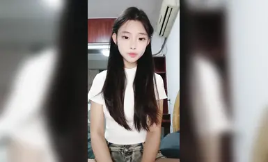 【小草莓真好吃】美乳大学生抠逼揉奶裸舞自慰(6)