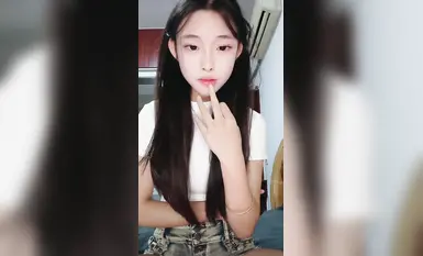 【小草莓真好吃】美乳大学生抠逼揉奶裸舞自慰(6)