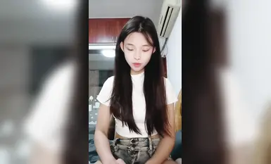 【小草莓真好吃】美乳大学生抠逼揉奶裸舞自慰(6)