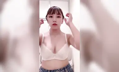 【無修正エムオクン動画】レジェンド再び御降臨！大人気シロウトＳＳ級美少女！長時間バージョン！推定Ｆカップ＆接写パイパンＭ字くぱぁ＆おもちゃオナ二ー！