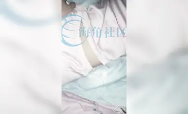 海角《兄妹乱伦》【爱上自己的亲妹妹】趁爸妈不在家偷偷溜进妹妹的房间强插妹妹的小嫩B