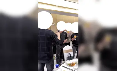 最新の8月の順番②、叔母と甥の愛の最高の近親相姦「小さな叔母」は魅力的で知的で女性らしく、叔母が好きで、露出してさまざまなセックスで調教され、子供の前で犯されます（14）