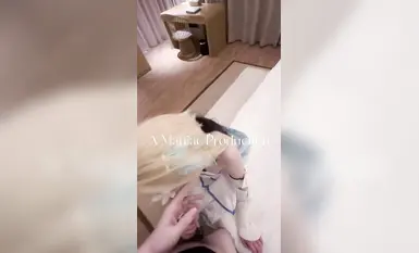 推特專操極品COS大神『Maniacccccc』游戲里楚楚動人的原神熒竟然趴在椅子上被後入 蹂躪熒妹coser的身體到底有多爽 (1)