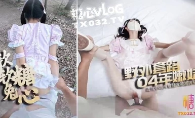 最高のロリータ少女 [ルアンルアントゥ] 惨めなおじさんが野外で小便を飲む 2004 年、少女は後ろから犯され、ロリータの中に侵入し、うめき声を上げ、連続 2 回絶頂しました。