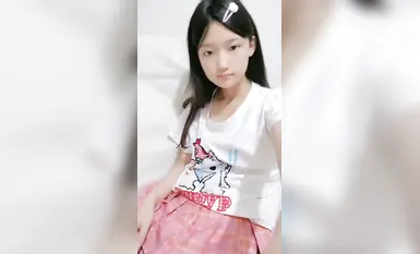 とても美しい！ 8-22最新！ 18歳の超優しくて優しい隣の女の子【小学生の女の子】のぷりぷりおま○こからは白い汁が大量に出てきます！彼女は素晴らしい体型をしています。若いのにとても上手です。おじさんたちはとても興奮しています。