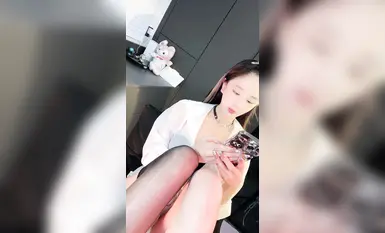 顶级名媛女神【薇可儿weikeer】身材和颜值天花板，万里挑一秒杀网红，大长美腿蜜桃臀和极品名器一线天馒头穴，人间尤物(3)