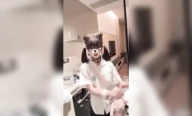 โลลิตัวน้อยน่ารัก "ซอสนม" ชอบนอนบนกระจกแล้วโดนพ่อของเธอเย็ด เป็นหน้าที่ของโลลิต้าตัวน้อยที่จะระบายพ่อของเธอ ฉันเป็นพัฟและอยากเติมครีมของน้องชาย