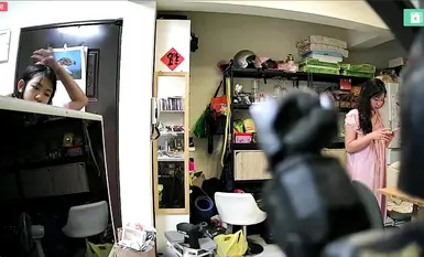 2024-04-30_Pemantauan rumah Taipei_[Pakaian dalam terdedah sedikit]_Bangun dan berpakaian_Punggung atas kakak terdedah