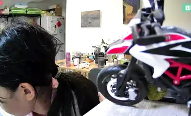 2024-04-16_台北家庭监控_[内裤露点]_妹妹回家看电视_吃饭_全家轮流洗澡