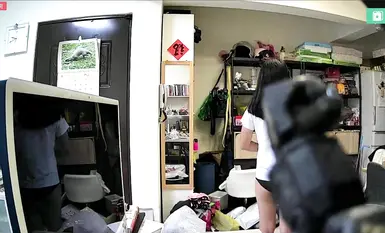 2024-05-11_台北家庭监控_[打闹内裤]_妹妹穿裤子_妹妹跟爸爸打闹_妹妹洗澡