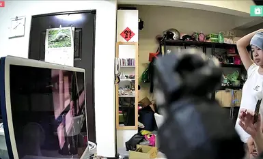 26/05/2024_Giám sát tại nhà ở Đài Bắc_[Đồ lót khỏa thân]_Chị dậy_Chị mặc ngược váy dài_Chị xem video với bố sau khi tắm