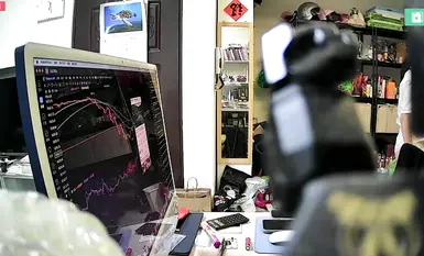 2024-04-15_Giám sát tại nhà ở Đài Bắc_[Phơi đồ lót]_Dậy đến lớp_Chị về nhà_Mọi người về nhà ăn tối_Cả nhà thay phiên nhau tắm