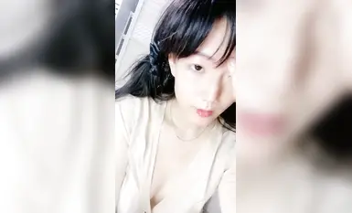 9-1이 갓 구워졌어요! 바다 속 최신 로리타 [만날 수 있을 거라 믿어요] 뽀얗고 통통한 백호 찐 보지가 너무 귀여운 아기 섹스하면서 수다 떨고 분출하는 타입이라고 하네요.