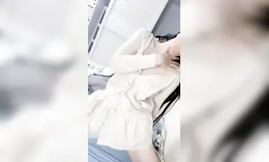 9-1이 갓 구워졌어요! 바다 속 최신 로리타 [만날 수 있을 거라 믿어요] 뽀얗고 통통한 백호 찐 보지가 너무 귀여운 아기 섹스하면서 수다 떨고 분출하는 타입이라고 하네요.