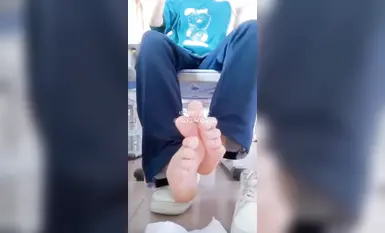 Footjob của nữ thần trẻ [Xiao Qiqi Wenwen] Bộ sưu tập 26 footjob dễ thương với đôi chân và bàn chân đẹp (21)