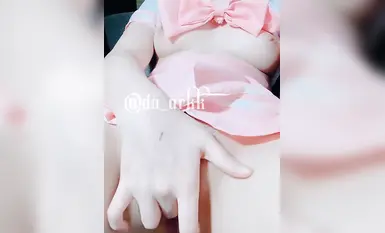 Gadis ketagih seks merah jambu di Twitter memancut dan si loli kecil "secara tidak sengaja memancut" sumber Twitter penuh untuk tarian erotik dan melancap pussy merah jambu (1)