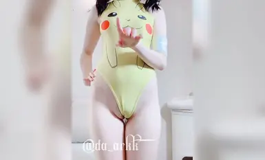 推特粉嫩性癮少女潮噴小蘿莉「不小心噴到啦」全量推特資源 情趣艷舞粉穴自慰 (2)