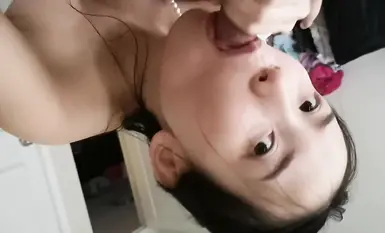 클라우드디스크 고화질 얼굴 유출! 남자 친구에게 가운데 손가락을 내미는 정액 마스크, 순수하고 아름다운 소녀 [서원]은 대조적이지만 성교가 필요하고, 순진하고 행복한 어린 소녀는 남자에게 조련되어 작은 암캐로 변합니다 (1)