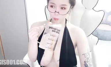 【Stripchat】极品花臂E奶巨乳女主播「Cristina」黑丝眼镜气质文艺范儿反差自慰撩骚
