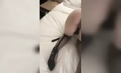 顶级约炮大神『首尔大武器』端庄人妻优雅御姐清纯学妹性感嫩模众多反差骚婊，草不到女神在别人面前就是精盆③ (2)