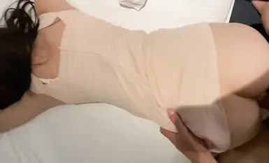 การเดินทางของเฉียนหลงไปทางทิศใต้ของแม่น้ำแยงซีเกียง - เด็กหญิงในชุดเดรส