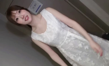 당신 변태는 너무 성급해요! 그는 여신을 집에 데려 오자마자 그녀를 격렬하게 핥고 침투하여 그녀는 오랫동안 섹스를하지 않았고 물이 많았습니다! 키 170CM, 긴 다리, 흰 피부 여신